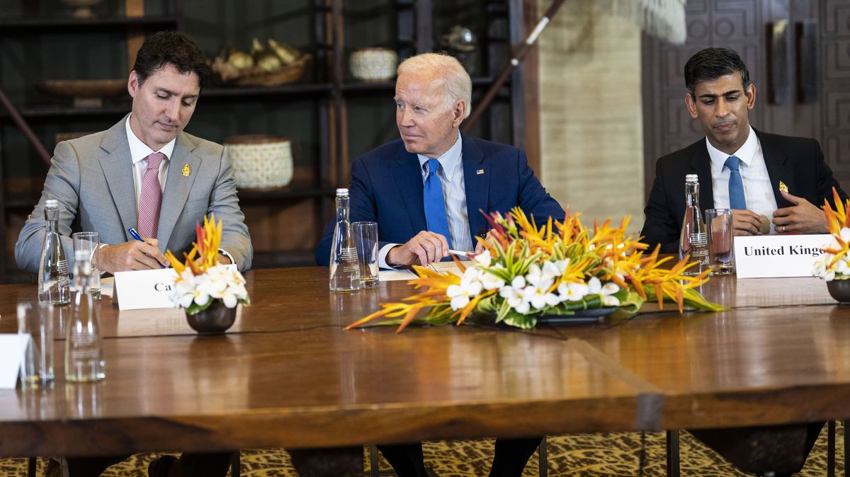 Biden svolal mimořádnou schůzku G7 a dalších zemí kvůli explozi v Polsku